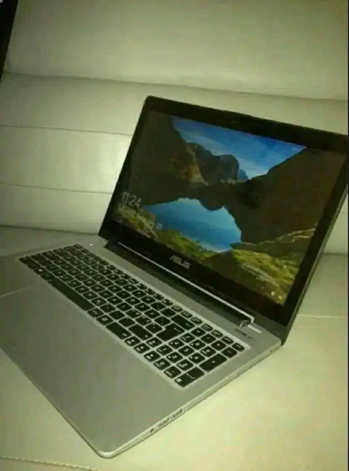 laptop asus   layar besar 16 inch mulus nominus lengkap siappakai nego