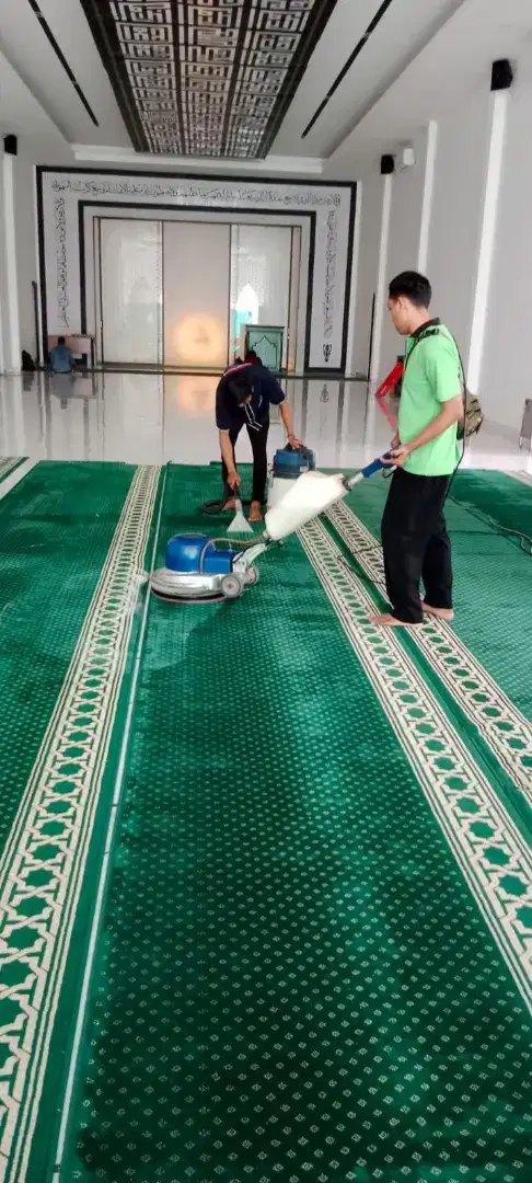 Cuci karpet masjid kantor kursi dan lain lain bersih dan tuntas
