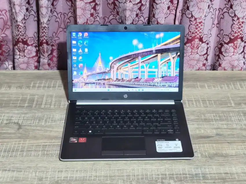 LAPTOP HP 14 CM0005AU, RYZEN 3, SSD 512GB, RAM 8GB, MURAH & MULUS!