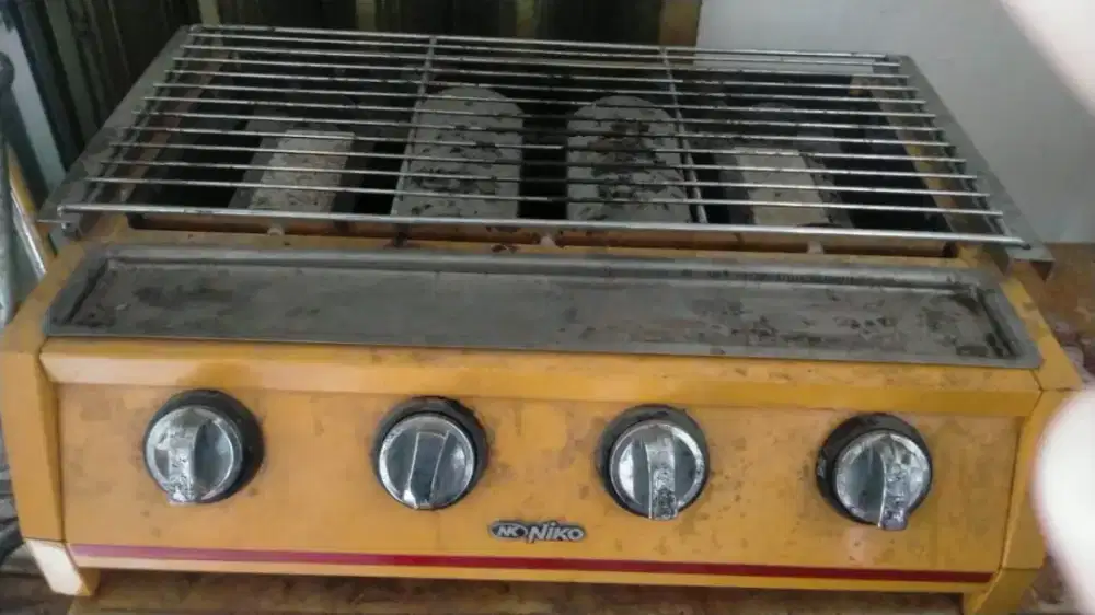 Kompor pemanggang 4 tungku