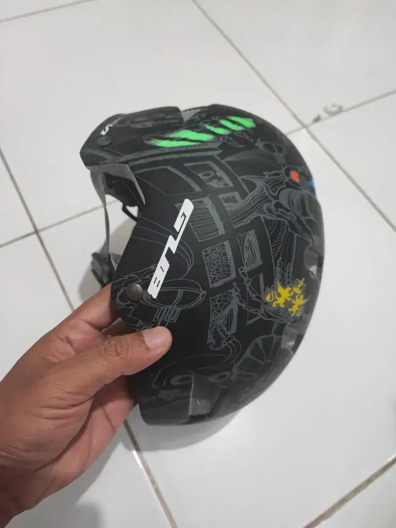 Helm sepeda GUB V1