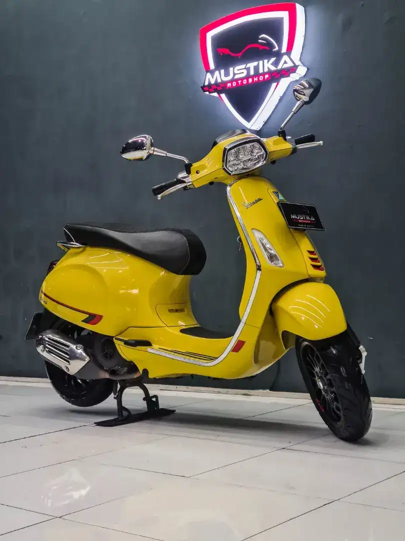 Odo 7rb Istimewa!!Vespa Sprint S 150cc 2021 Plat Jatim Yellow-Mustika