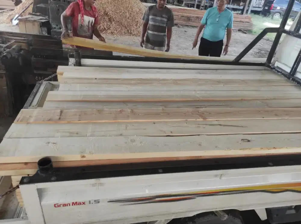 Kayu jati belanda,  pjg 2 mtr mulus.