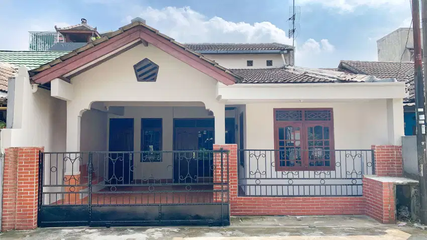 Rumah Strategis di Bogor 10 Menit ke Terminal SHM Semi Furnish J-22653