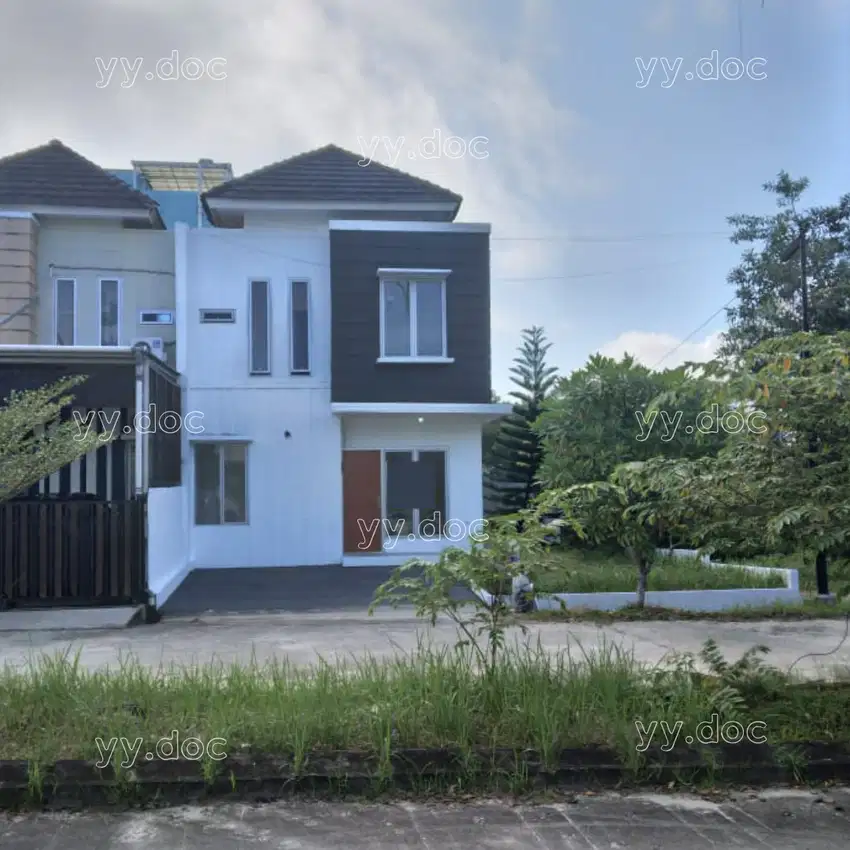 Dijual Rumah Strategis Posisi Hook Tanah Luas