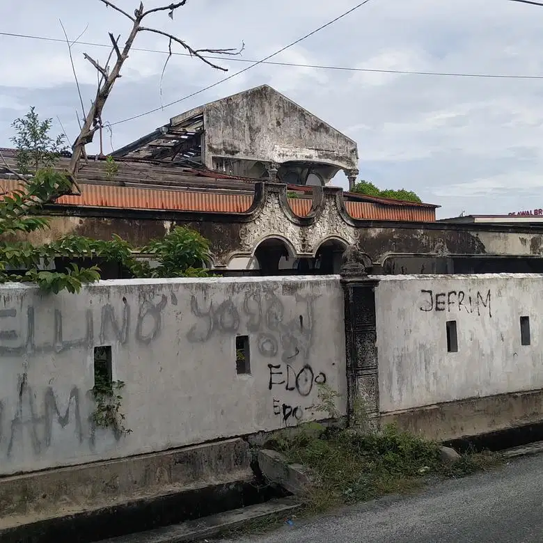 Dijual tanah beserta bangunan tua 516 m2