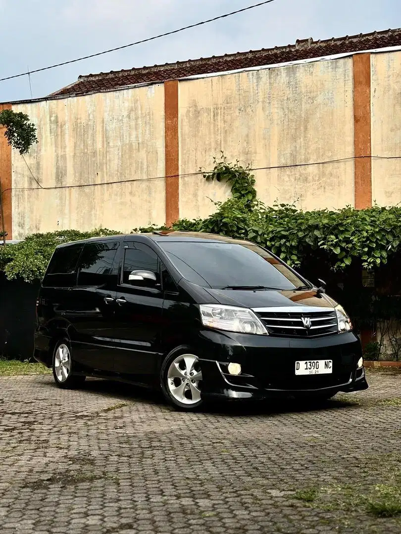 Toyotal Alphard hitam antik low KM