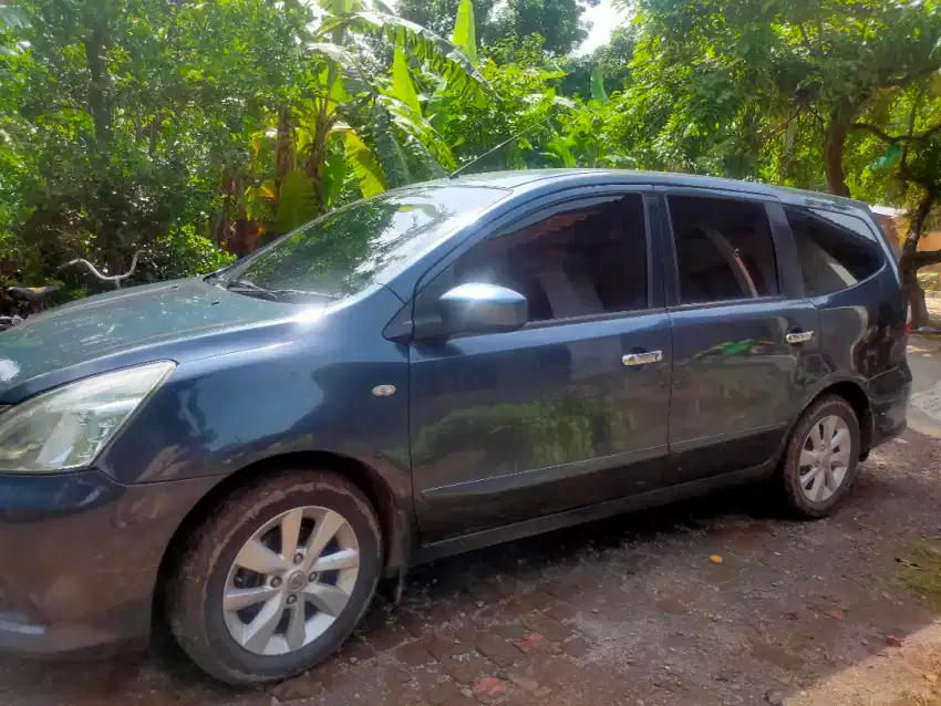 Dijual milik pribadi Grand Livina 2013