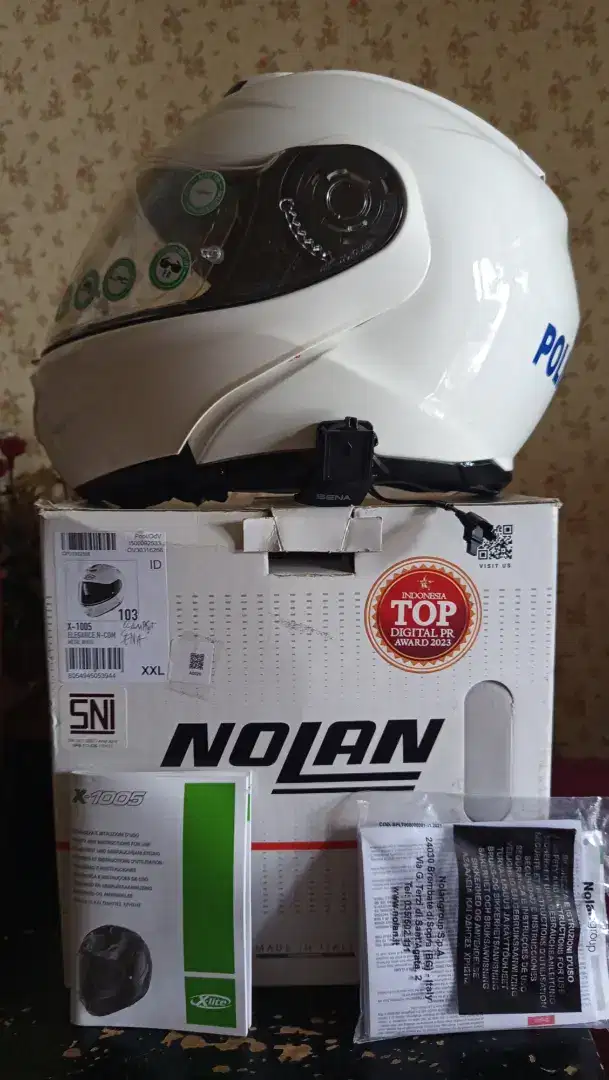 Helm Nolan X1005 fullface XXL bs di tekuk ke atas warna putih