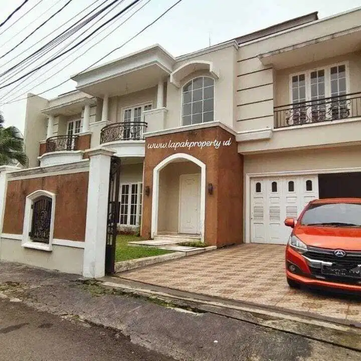 Rumah Mewah Kolam Renang Area Jeruk Purut Jakarta Selatan