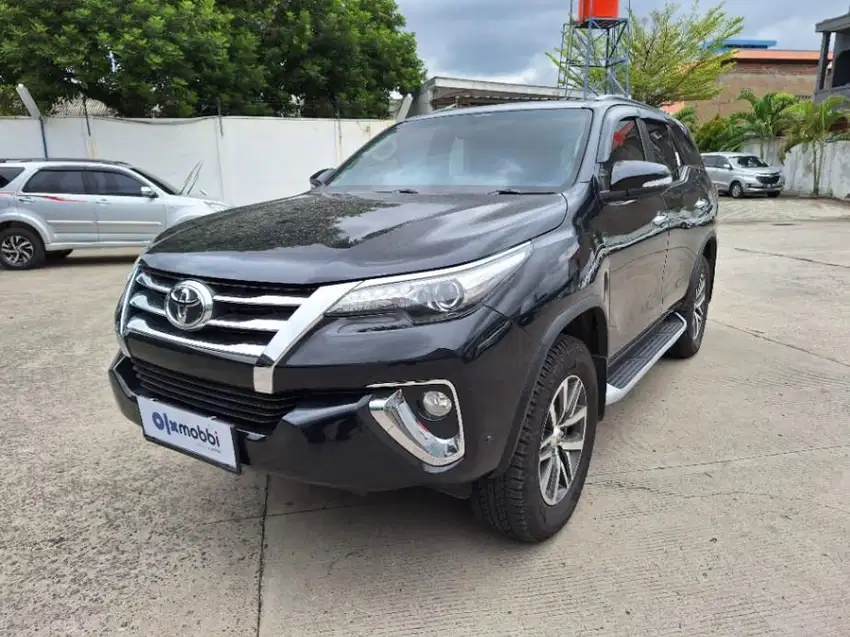 Pajak Panjang - Toyota Fortuner 2.4 4x2 VRZ Solar-AT 2017 Hitam (KBN)