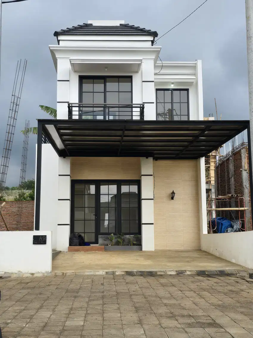 Rumah dijual modern clasiic 2 lantai view bagus di karangploso