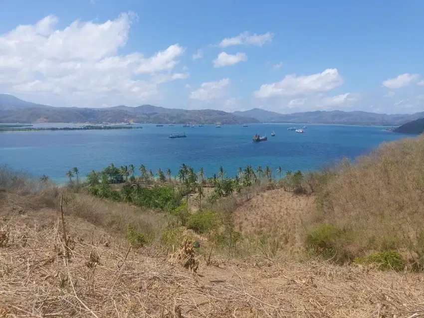 Tanah view laut dan view kapal pesiar di Teluk Kadinan Sekotong