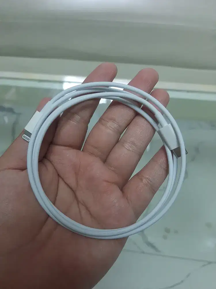 kabel iphone 13 C to lighting