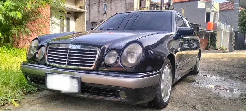 Mercedes Benz E230 M/T 1997 New Eyes