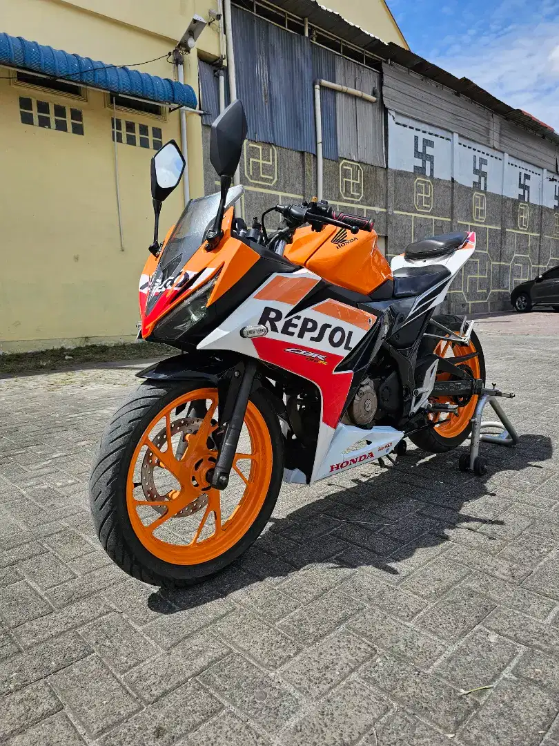 Honda CBR 150R Repsol Edition 2016