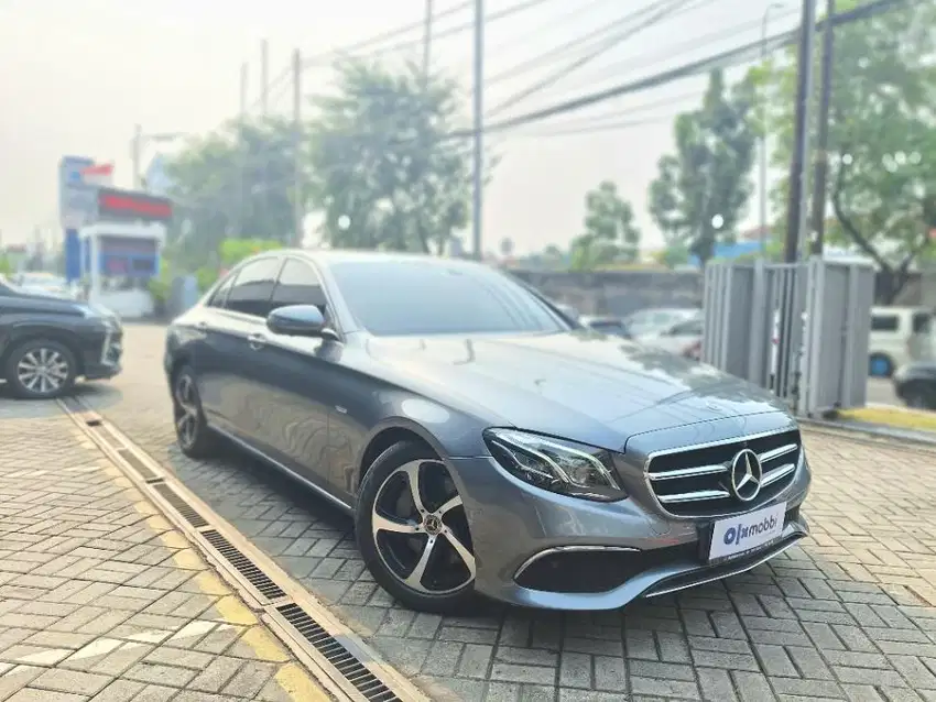 [OLX Mobbi] Mercedes-Benz E300 2.0 amg line bensin 2019 Abu-Abu