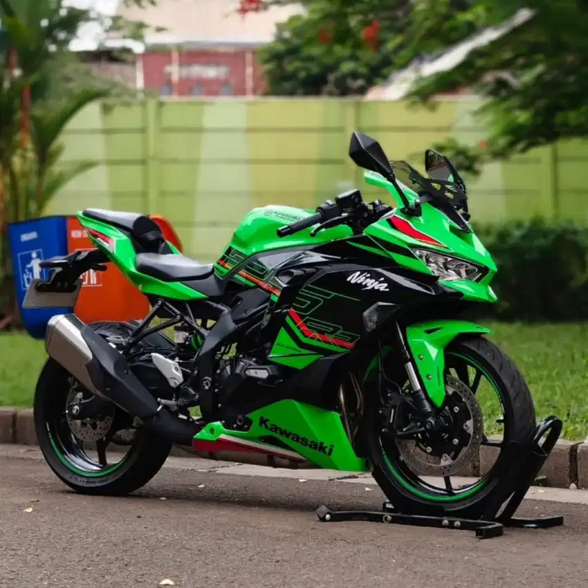 KAWASAKI ZX25RR ABS QS TAHUN 2022 MODEL TERBARU KM 600 PERAK MULUS