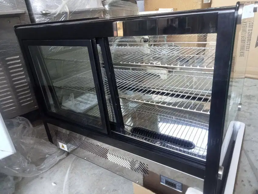 Gea RTW-160L-5 Counter Top Curve Cake Showcase / Cake Display