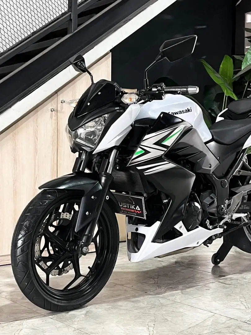 ODO 9RB‼️Kawasaki Z250 th 2015 putih - Ayu Mustika