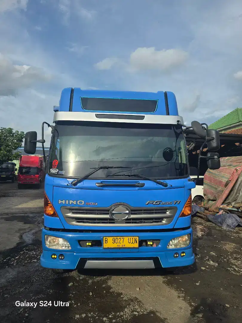 Truk Hino Lohan Engkel FG235JP 6roda Th'10 Bak Besi Kondisi Siap Kerja