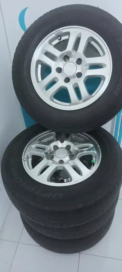 Dijual Velg CRV Gen 2 
PCD 5x114 R15 plus ban 4 pcs kondisi mulus