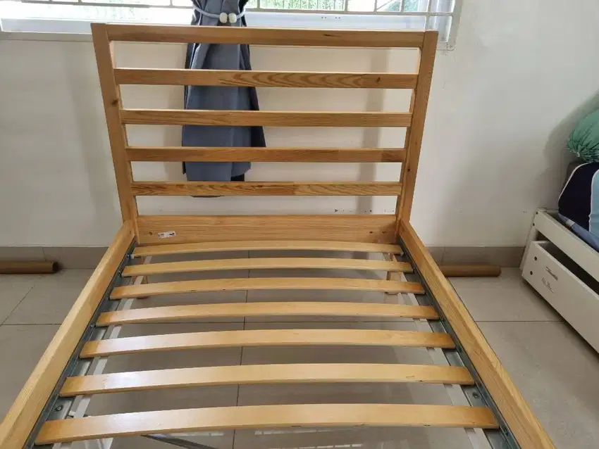 IKEA Tempat Tidur Kayu Tarva 90x200