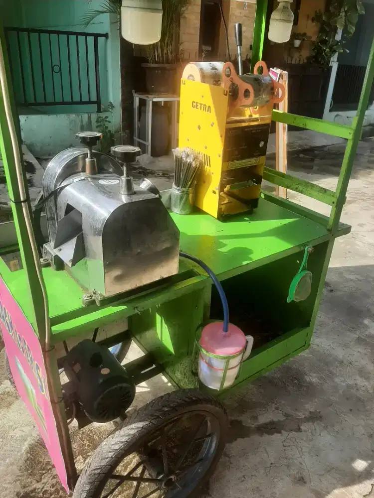 GEROBAK DAN MESIN ES TEBU