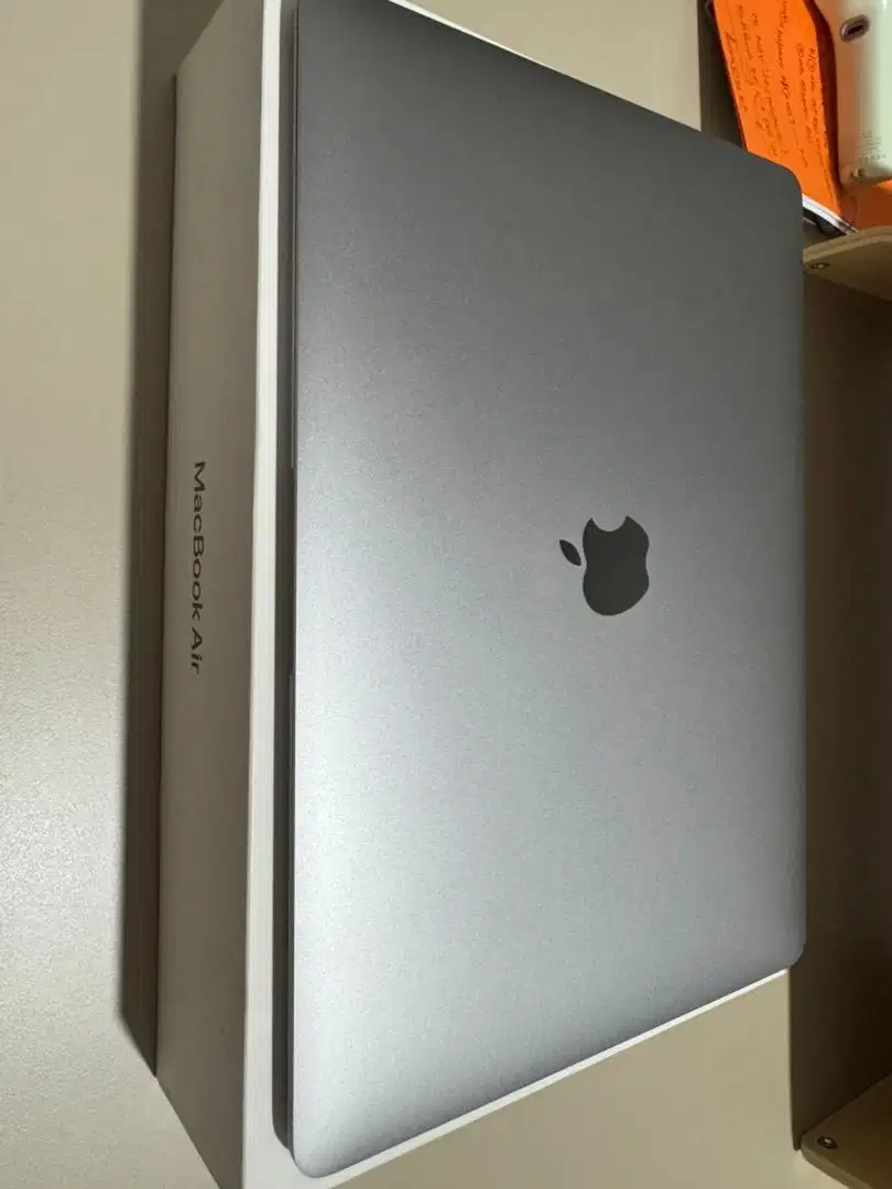 (Second) Macbook Air Intel Core i3