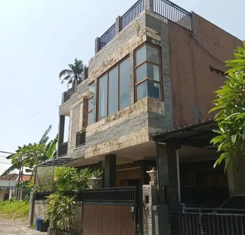 Rumah stylish 3lt lingk villa furniture dkt raya di batubulan jl5mtr