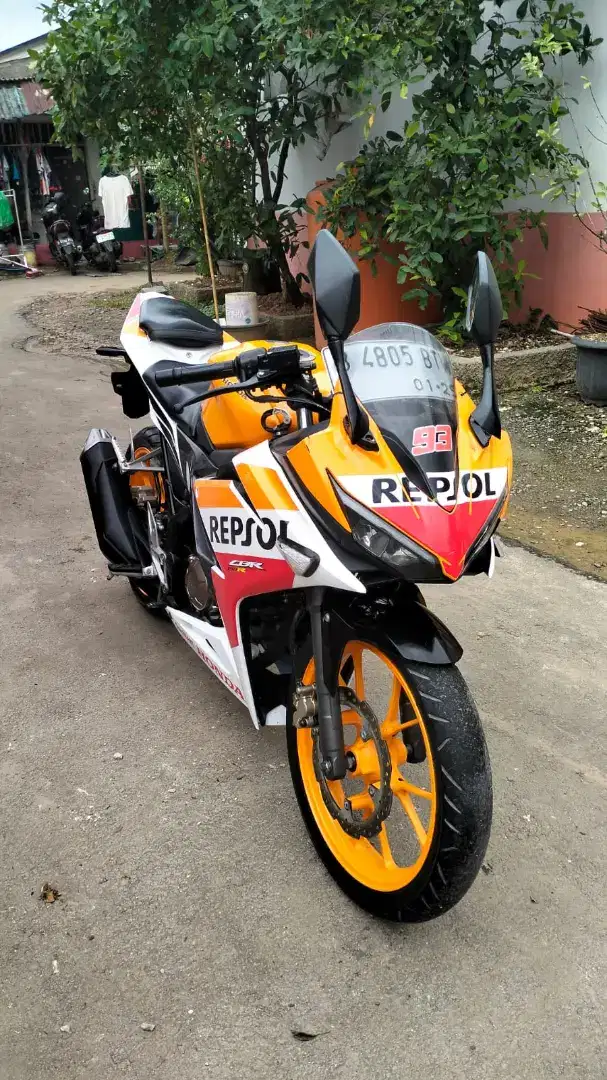 Bissmillah dijual motor Honda CBR 150R 2019 istimewa