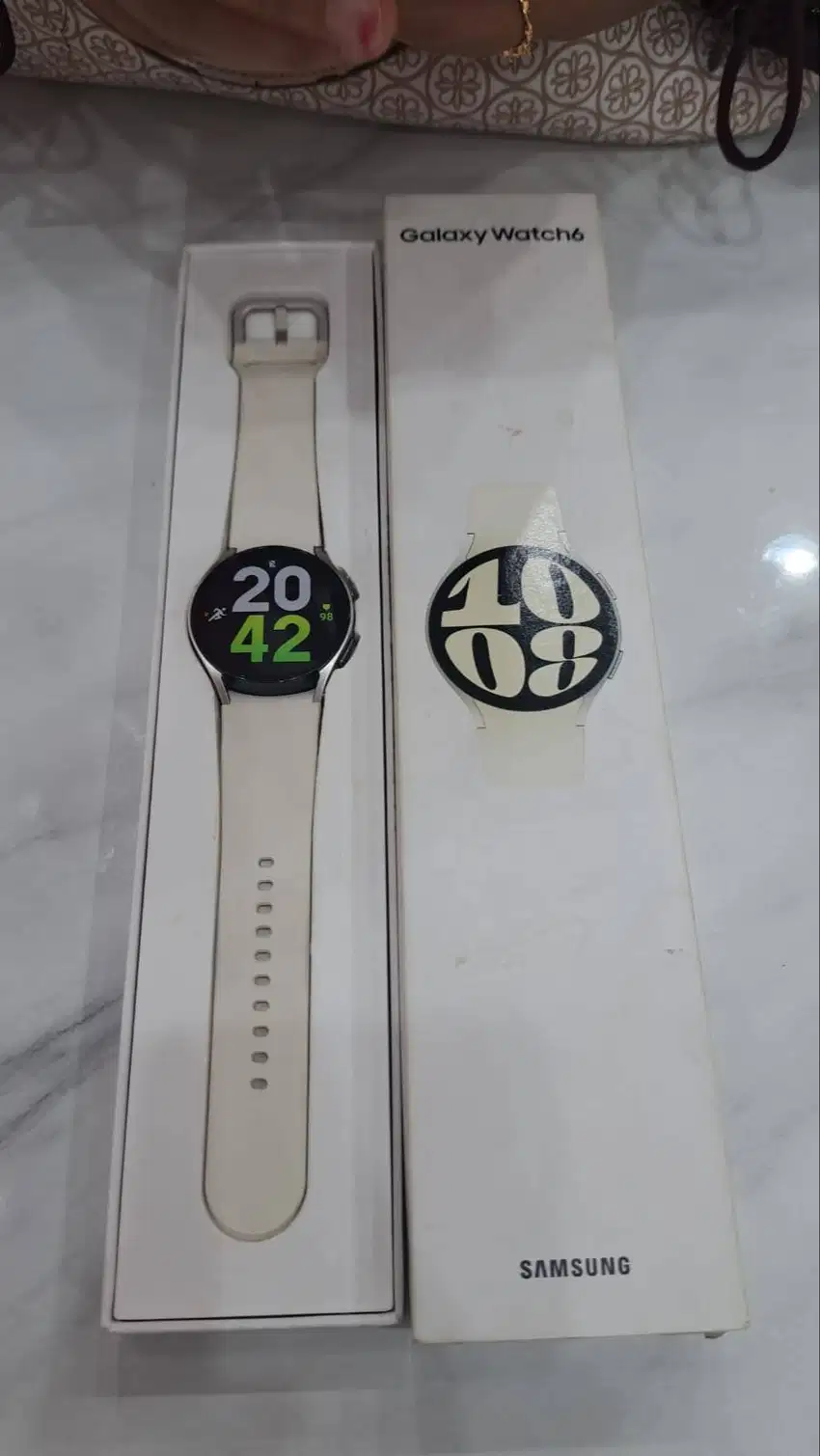 Samsung Galaxy Watch6 (Warna putih)