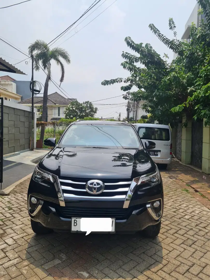 Toyota Fortuner VRZ 2.4 AT 2018 Diesel Top Condition Low Mileage