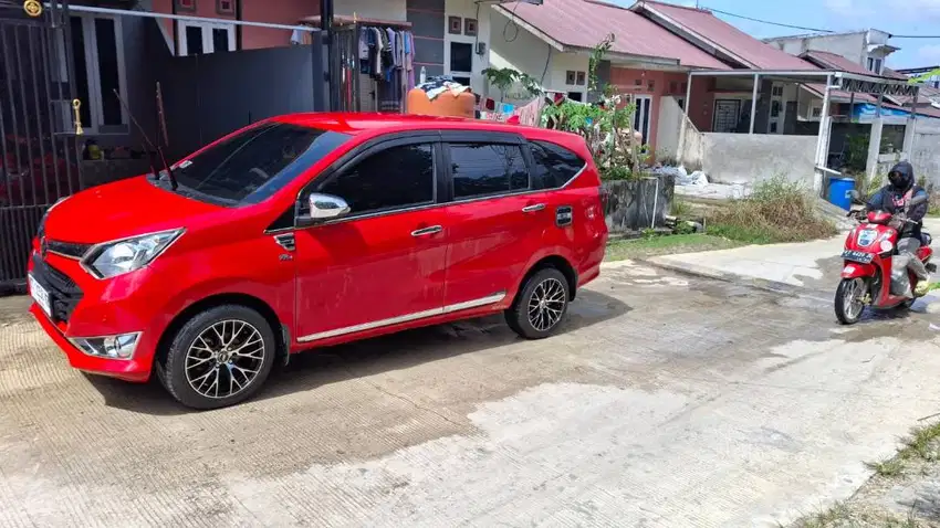 Bismillah Dijual Mobil Sigra R Deluxe 1,2 tipe tertinggi matic