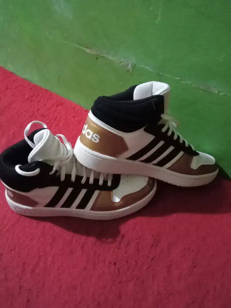 SEPATU ADIDAS BEKAS BAGUS