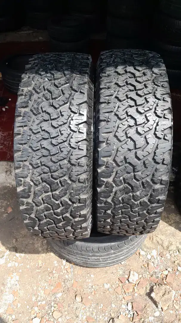 Ban copotan Bf Goodrich all terrain T/A KO 275/65 R18 90%..2pcs