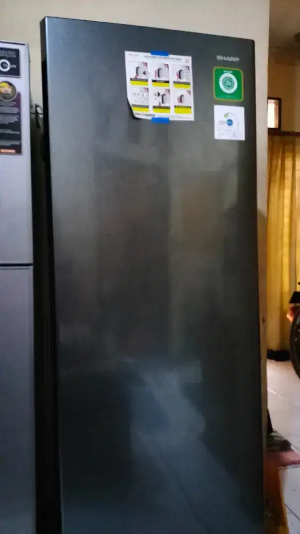 Freezer Sharp, 8 rak, 185 ltr