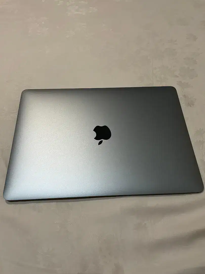 MACBOOK AIR 2020 INTEL CORE i3 - SSD 256 GB (BEKAS MULUS - SIAP PAKAI)