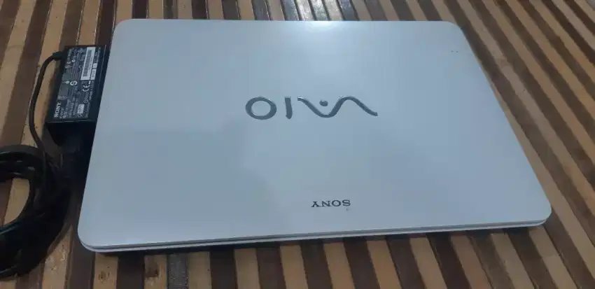 Laptop SONY VAIO Core i5 Hardisk 75Giga RAM 4 layat 14Inchi