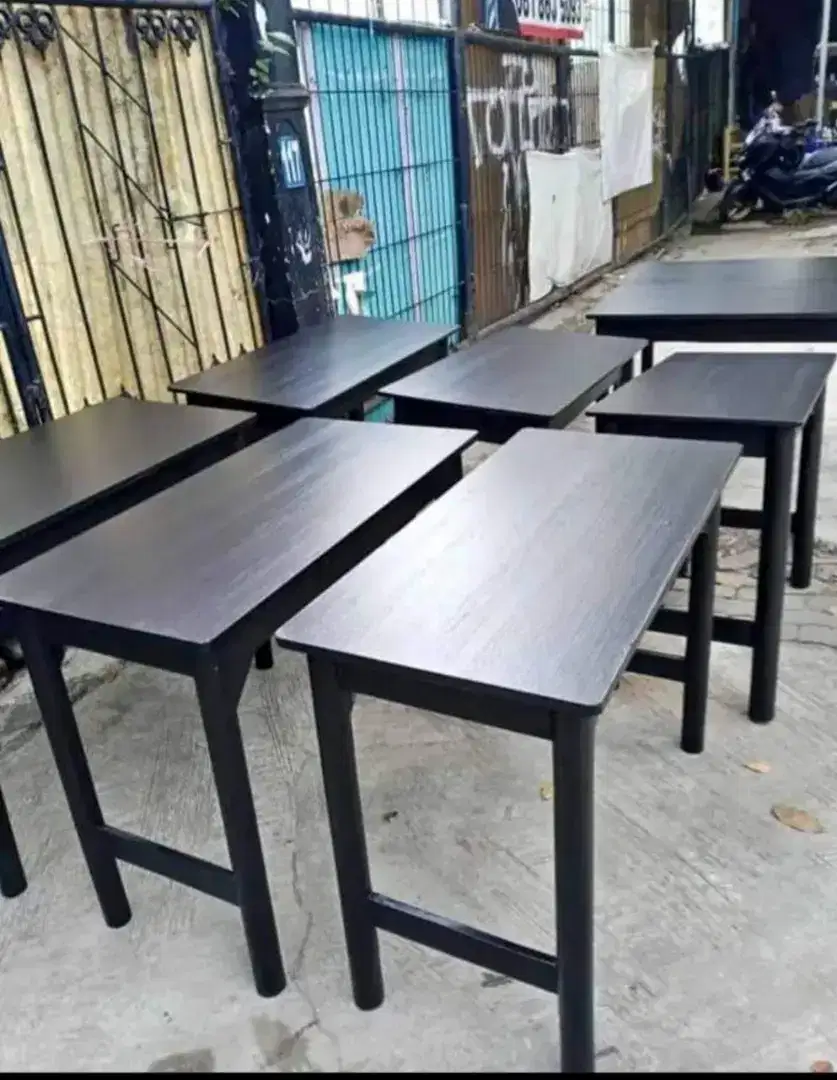 Meja jangkung serba guna