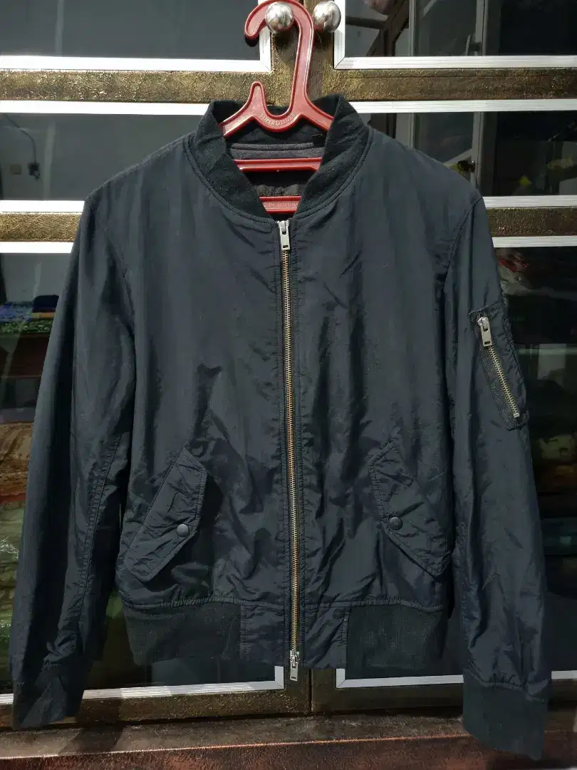 Jaket Bomber Uniqlo