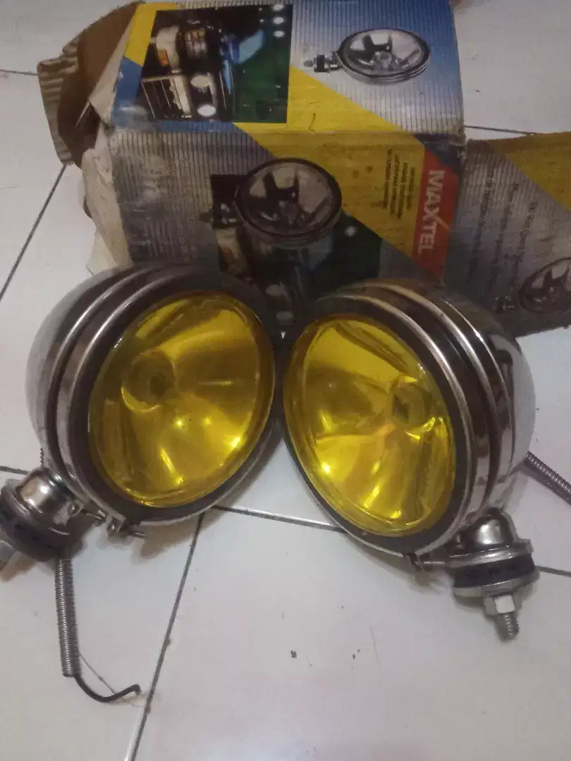 Lampu sorot mobil