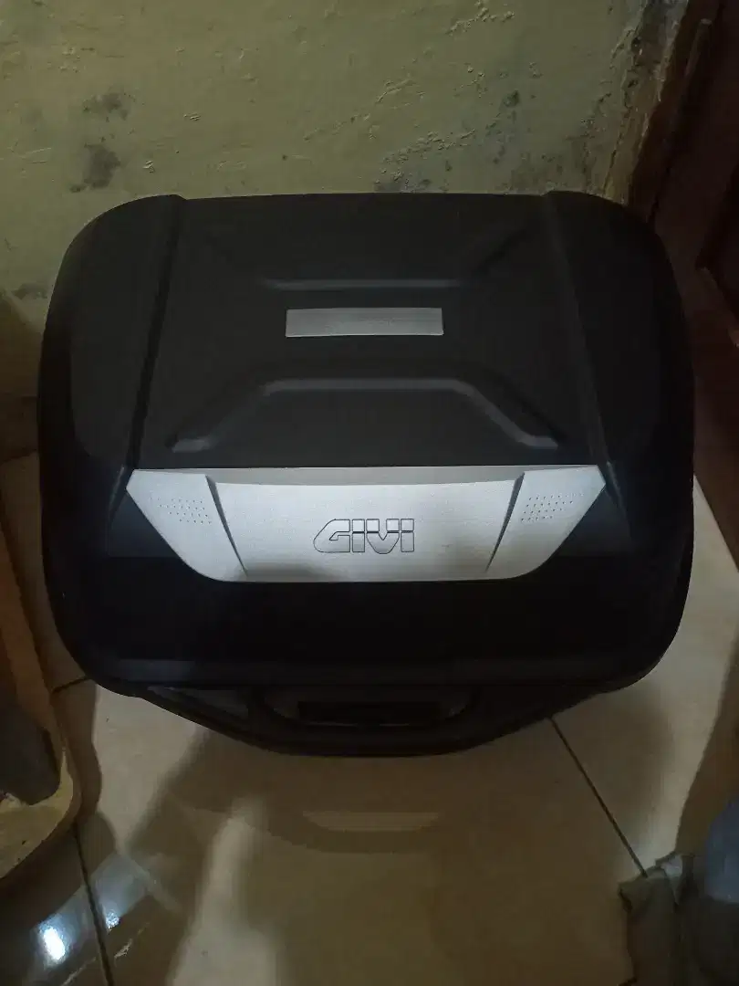 Box givi e43 ntl like new