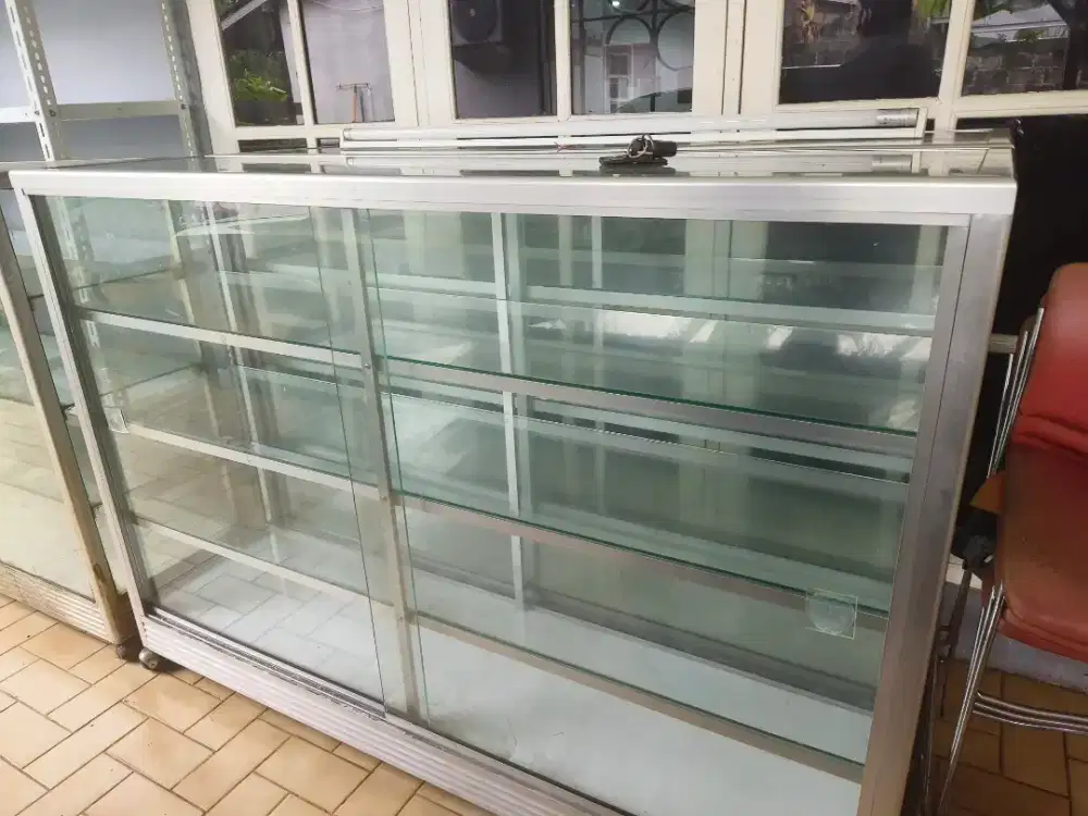 Etalase untuk toko sembako/obat