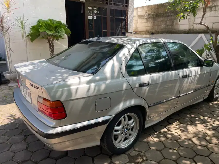 BMW series 318i tahun 1998