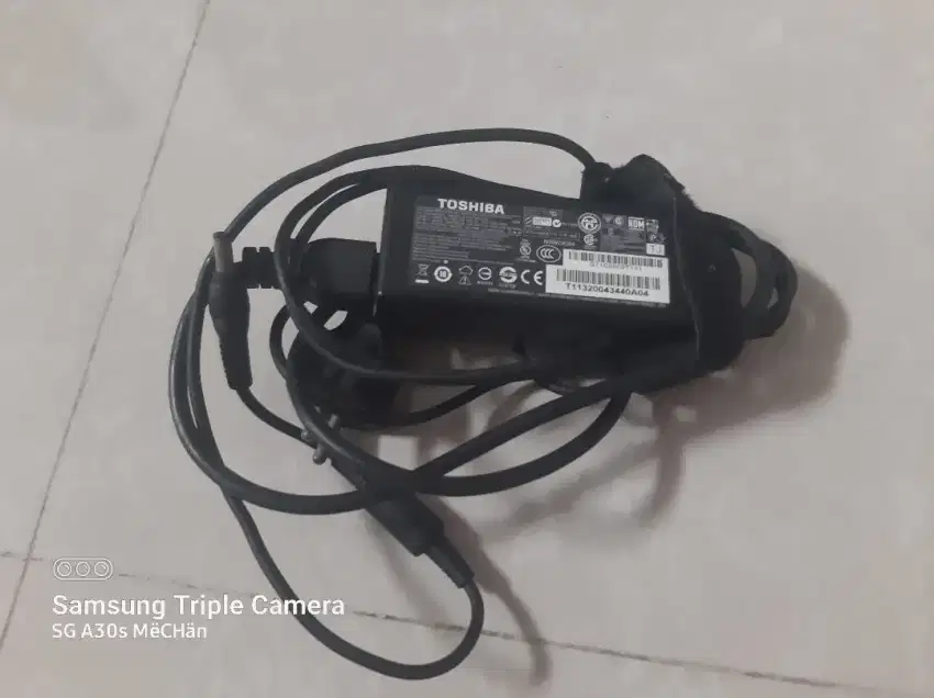 Charger Thosiba PA-1650-22