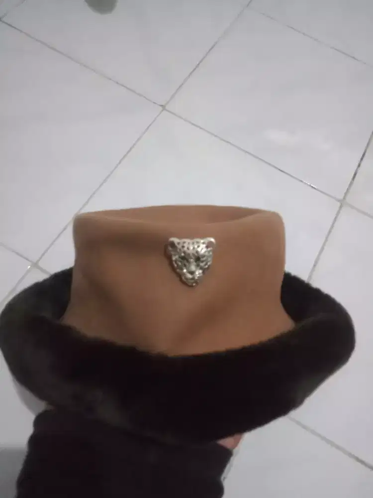 Topi fashion unik dari bahan laken