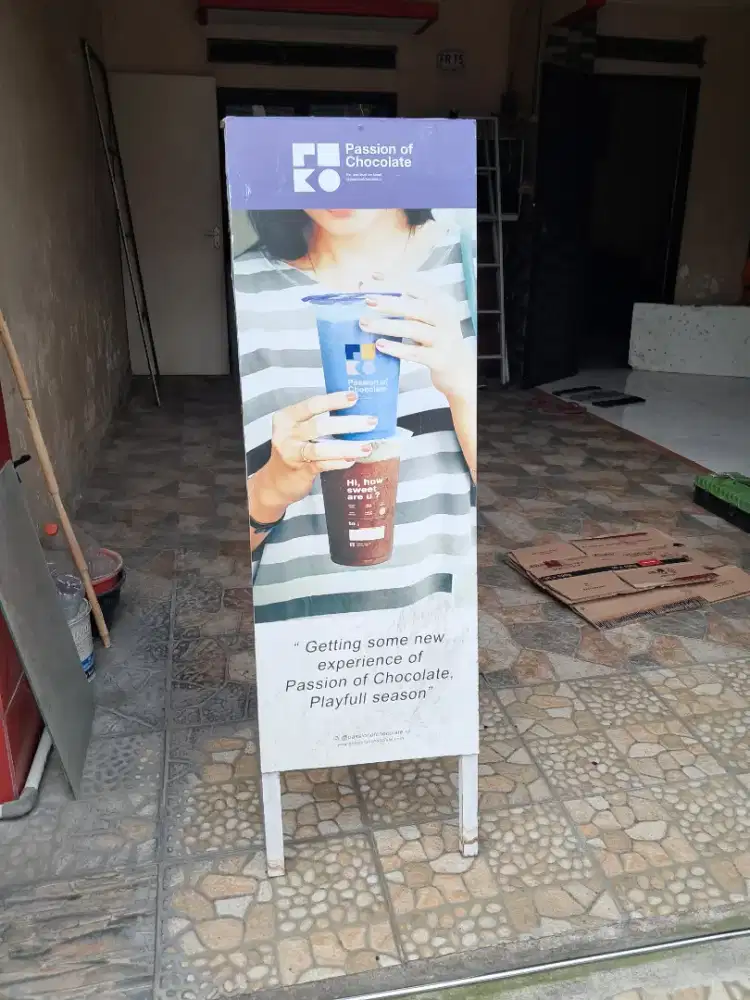 Papan iklan standing portable lipat bahan kayu
