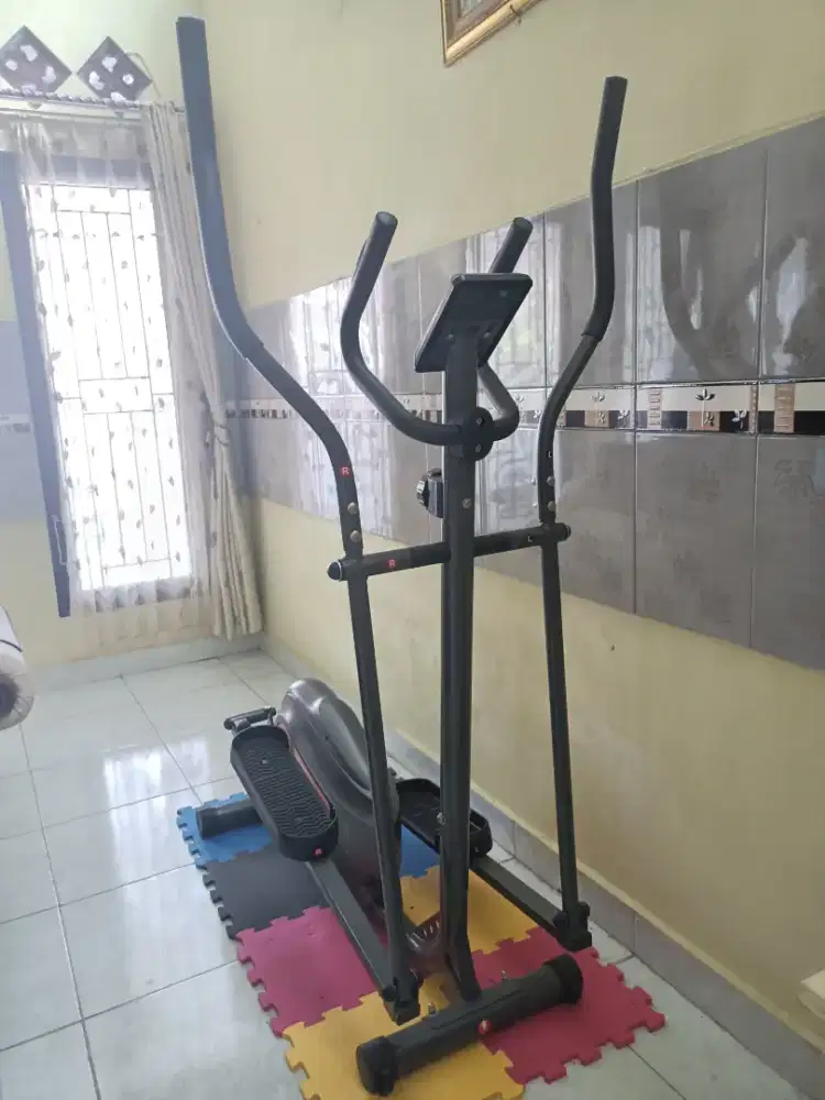 BERWYN ELIPTICAL BIKE/TREADMILL (ALAT FITNESS)