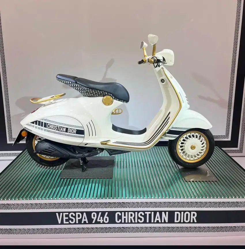 Vespa 946 Christian DIOR